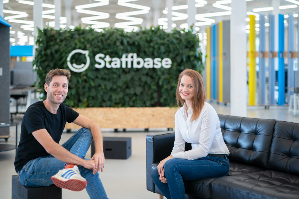 Staffbase CEO Dr. Martin Böhringer mit teambay Gründerin Sarah Manes